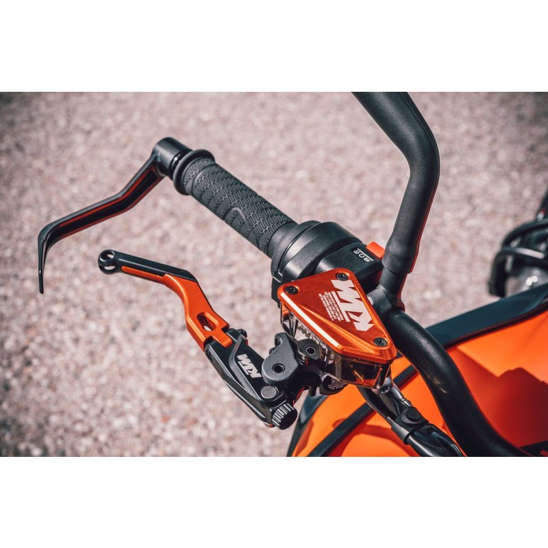 Brake fluid reservoir cover