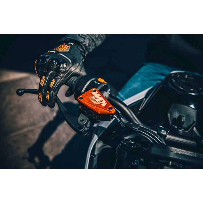 Brake fluid reservoir cover